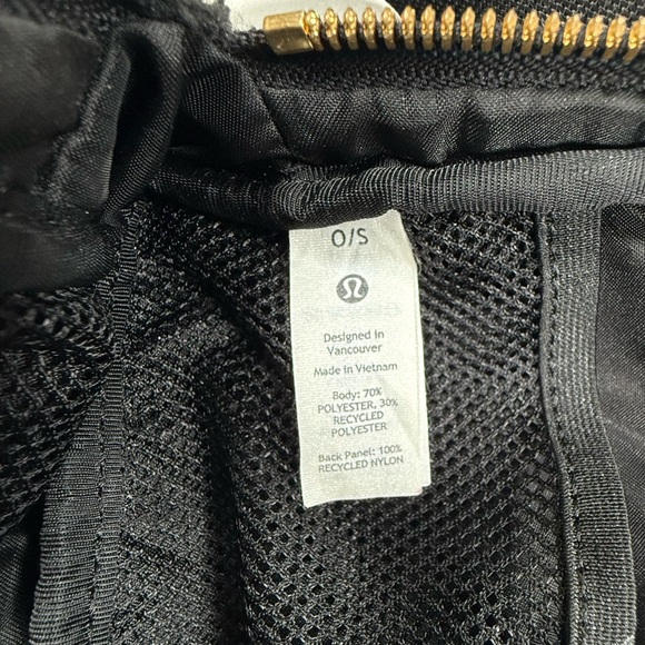 lululemon athletica Black Sherpa Crossbody Belt Bag - Picture 5 of 16